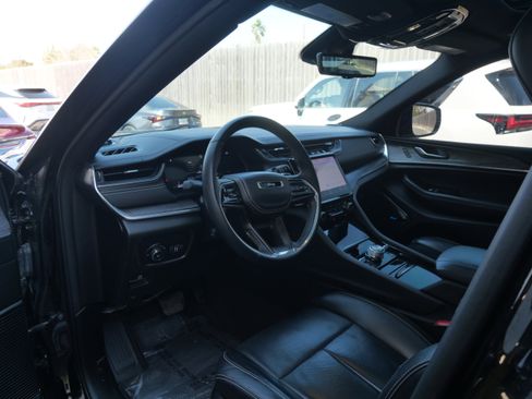 Used 2022 Jeep Grand Cherokee Overland w/ Luxury Tech Group IV image 17