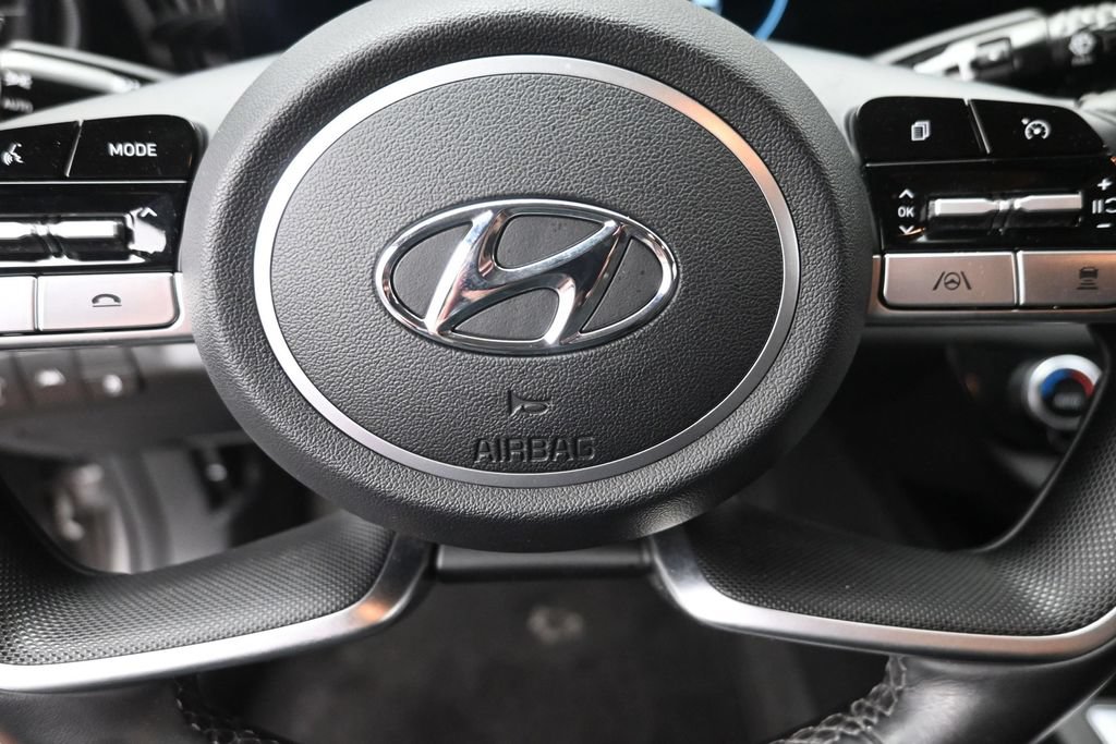 Used 2023 Hyundai Elantra SEL w/ Convenience Package FWD image 17