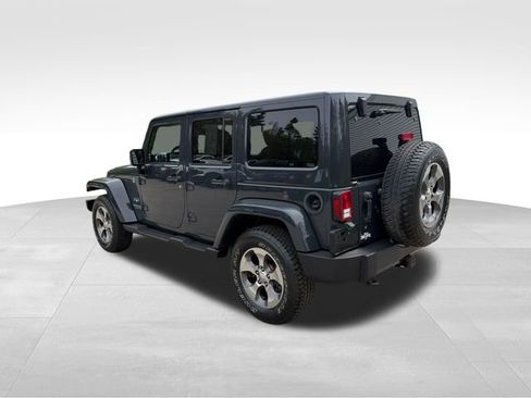 Used 2017 Jeep Wrangler Unlimited Sahara w/ Connectivity Group AWD/4WD image 5