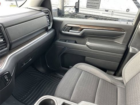 Used 2024 Chevrolet Silverado 2500 LT image 24
