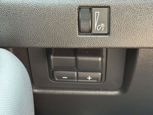 Used 2024 Chevrolet Colorado Z71 w/ Z71 Convenience Package 2 AWD/4WD image 17