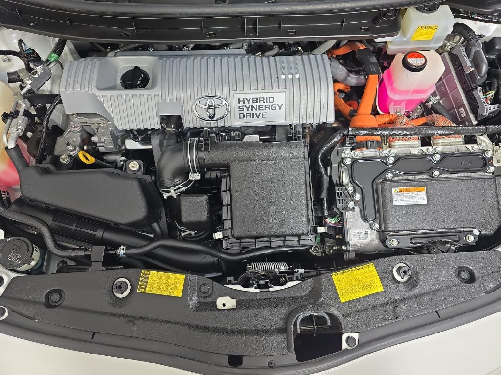 Used 2015 Toyota Prius Persona Series FWD image 32
