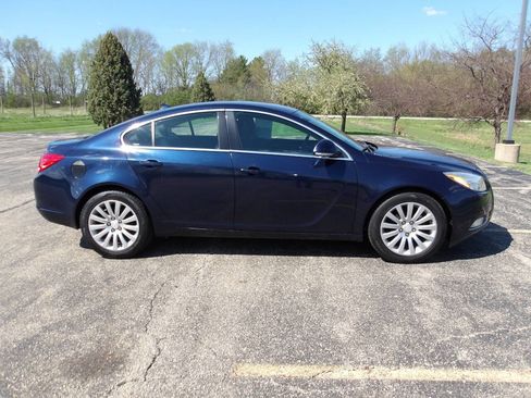 Used 2012 Buick Regal Leather image 2