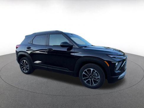 Used 2025 Chevrolet TrailBlazer LT FWD image 2