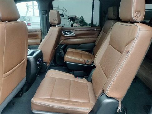 Used 2023 Chevrolet Suburban High Country image 26