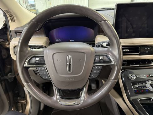 Used 2022 Lincoln Nautilus Reserve image 16