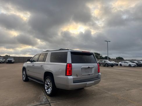 Used 2020 Chevrolet Suburban LT w/ Texas Edition Package RWD image 17