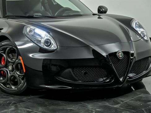 Used 2016 Alfa Romeo 4C Spider RWD image 2
