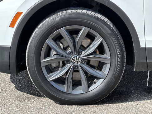 Used 2022 Volkswagen Tiguan SE image 8