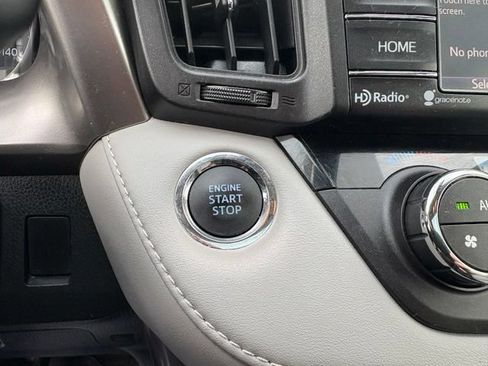Used 2018 Toyota RAV4 XLE AWD/4WD image 23