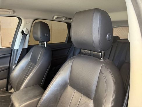 Used 2019 Land Rover Discovery Sport SE AWD/4WD image 11