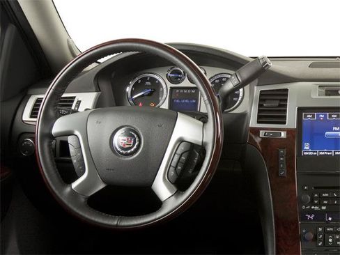 Used 2013 Cadillac Escalade Luxury AWD/4WD image 6