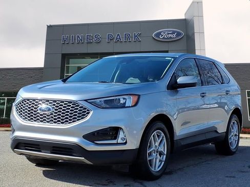Used 2023 Ford Edge SEL w/ Convenience Package image 3