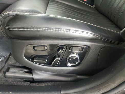 Used 2017 Genesis G90 3.3T Premium RWD image 29