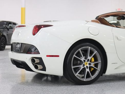 Used 2011 Ferrari California RWD image 12