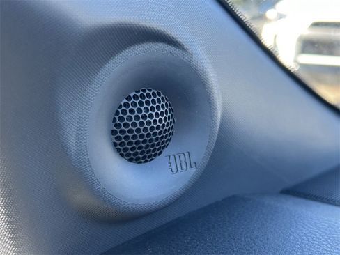 Used 2022 Toyota Sienna Limited image 46