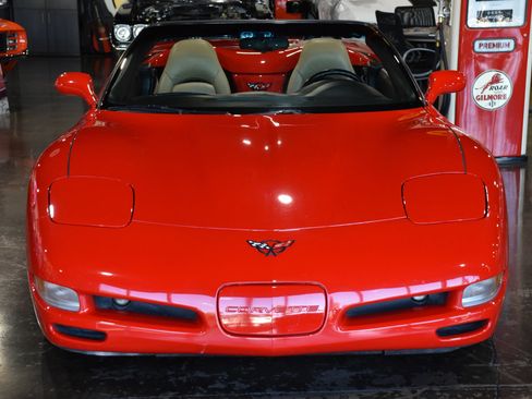 Used 1998 Chevrolet Corvette Convertible w/ Memory Pkg RWD image 3