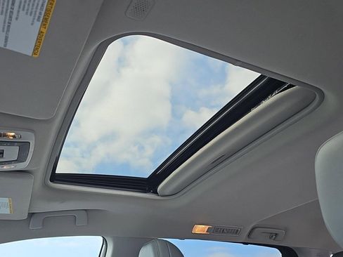 Used 2023 Toyota Sienna XLE image 24