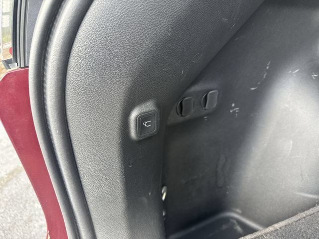 Used 2019 Jeep Cherokee Limited w/ Technology Group AWD/4WD image 13