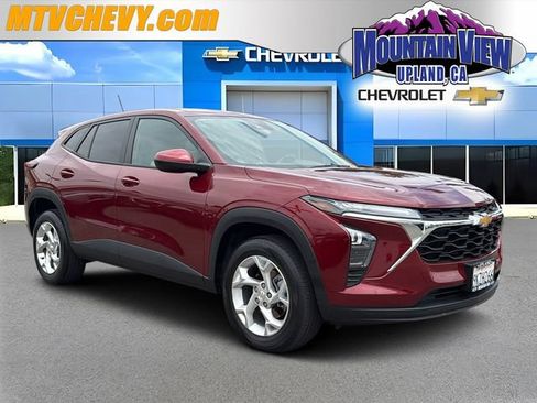 Used 2024 Chevrolet Trax LS w/ LS Convenience Package FWD image 1