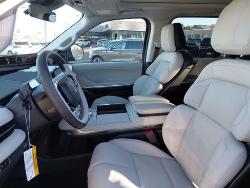 New 2025 Lincoln Navigator Reserve image 12