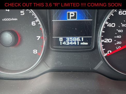 Used 2013 Subaru Outback 3.6R Limited w/ Moonroof Pkg AWD/4WD image 8