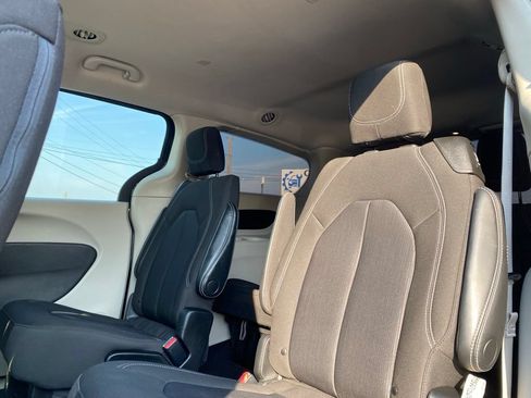 Used 2023 Chrysler Voyager LX FWD image 15