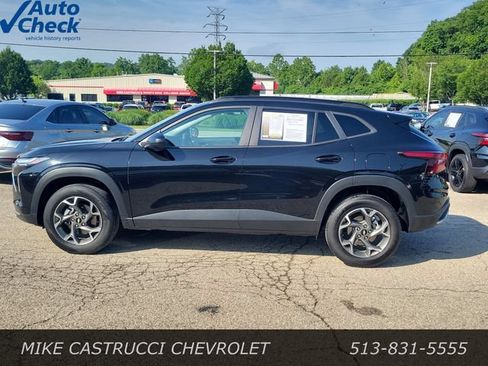 Used 2024 Chevrolet Trax LT FWD image 2