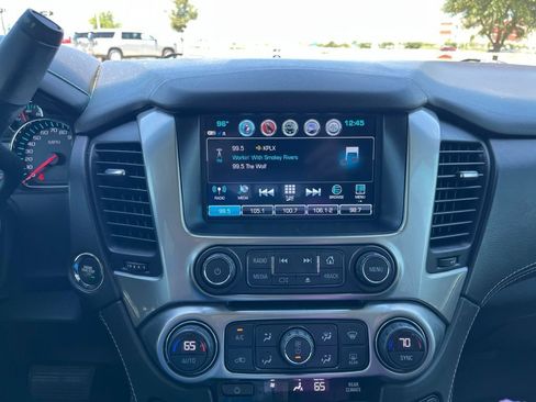 Used 2018 Chevrolet Suburban LT w/ LT Signature Package AWD/4WD image 15