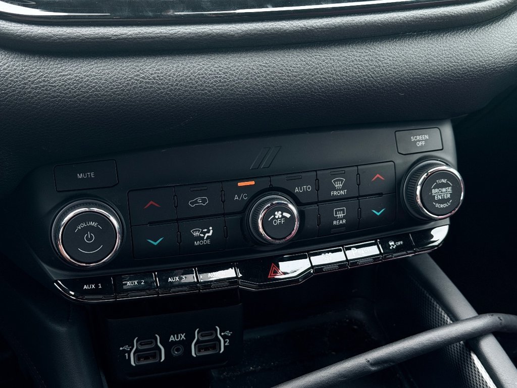 Used 2025 Dodge Durango AWD image 21