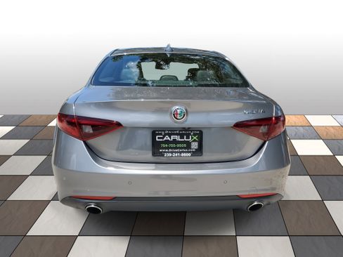 Used 2018 Alfa Romeo Giulia image 5