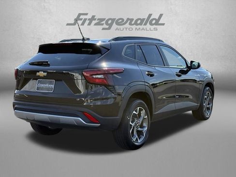Used 2025 Chevrolet Trax LT FWD image 6