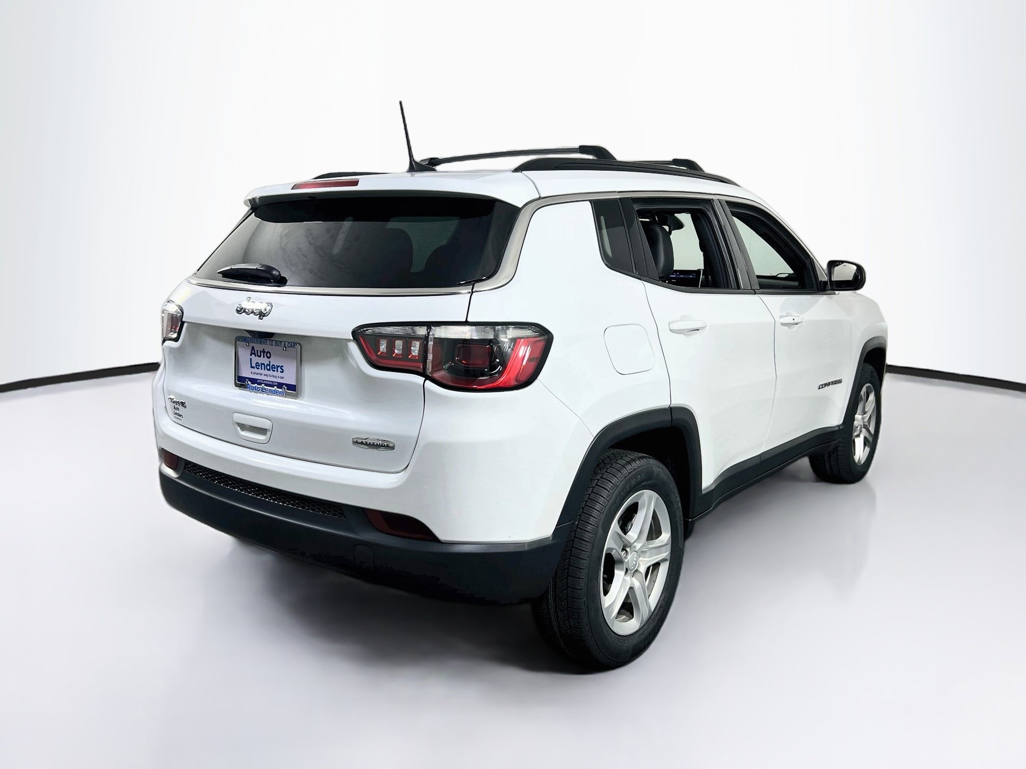 Used 2023 Jeep Compass Latitude w/ Convenience Group AWD/4WD image 5