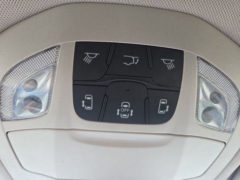 Used 2024 Chrysler Pacifica Touring-L FWD image 24