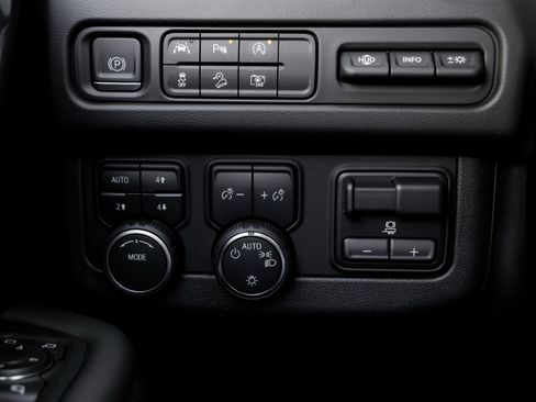 Used 2023 Chevrolet Tahoe High Country w/ Premium Package image 18