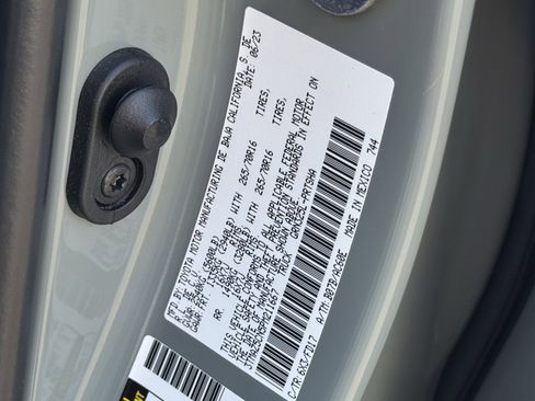 Used 2023 Toyota Tacoma TRD Off-Road w/ Technology Package RWD image 38