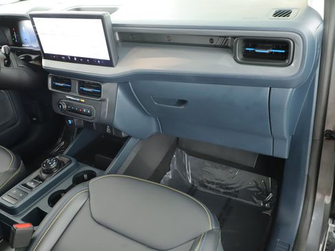 Certified 2025 Ford Maverick Lobo AWD/4WD image 18