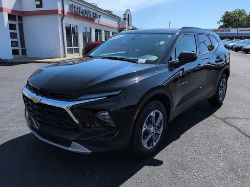 Used 2024 Chevrolet Blazer LT w/ Convenience Package FWD image 3