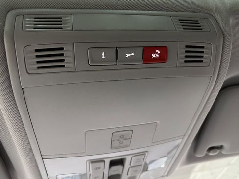 New 2026 Volkswagen Taos SE image 24