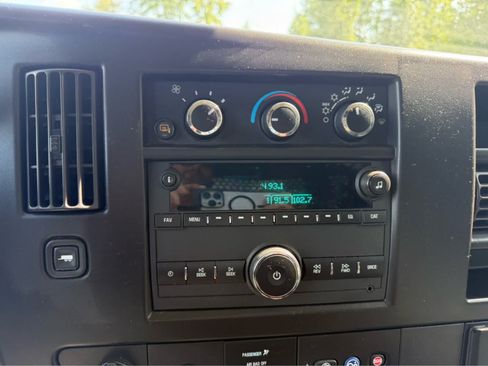 Used 2024 GMC Savana 2500 w/ Driver Convenience Package RWD image 18