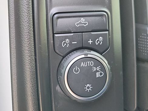 Used 2022 Chevrolet Silverado 1500 Custom RWD image 27