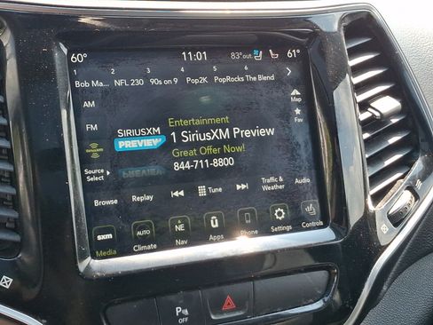Used 2019 Jeep Cherokee Limited w/ Luxury Group AWD/4WD image 18