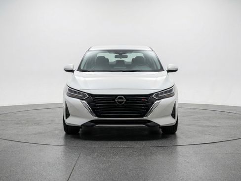 Used 2025 Nissan Sentra SV image 2