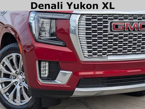 Used 2023 GMC Yukon XL Denali AWD/4WD image 3