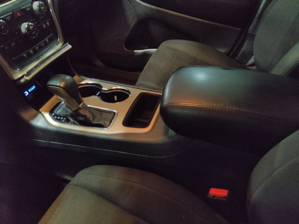 Used 2017 Jeep Grand Cherokee Laredo RWD image 26