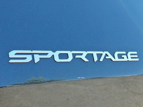 Used 2023 Kia Sportage LX AWD/4WD image 31