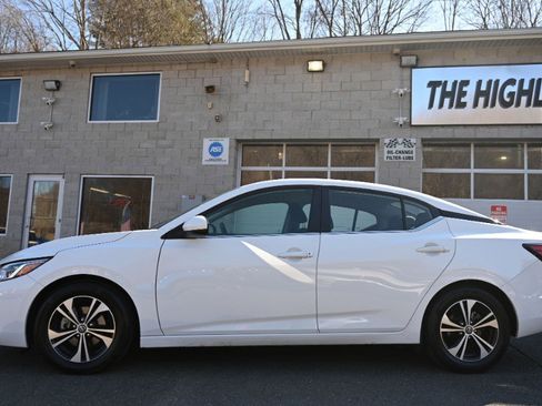 Used 2022 Nissan Sentra SV w/ Trunk Package image 2