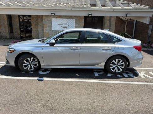 Used 2023 Honda Civic LX image 9