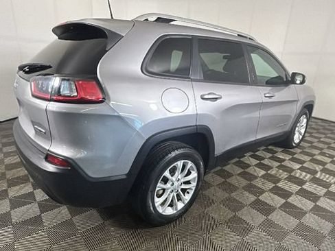 Used 2020 Jeep Cherokee Latitude FWD image 2