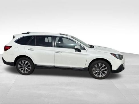 Used 2018 Subaru Outback 3.6R Touring AWD/4WD image 2